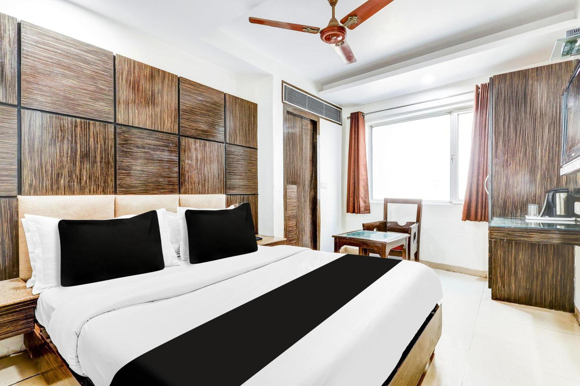 Super Townhouse Arakashan Road Paharganj Formerly Mohan International New Delhi Eksteriør bilde