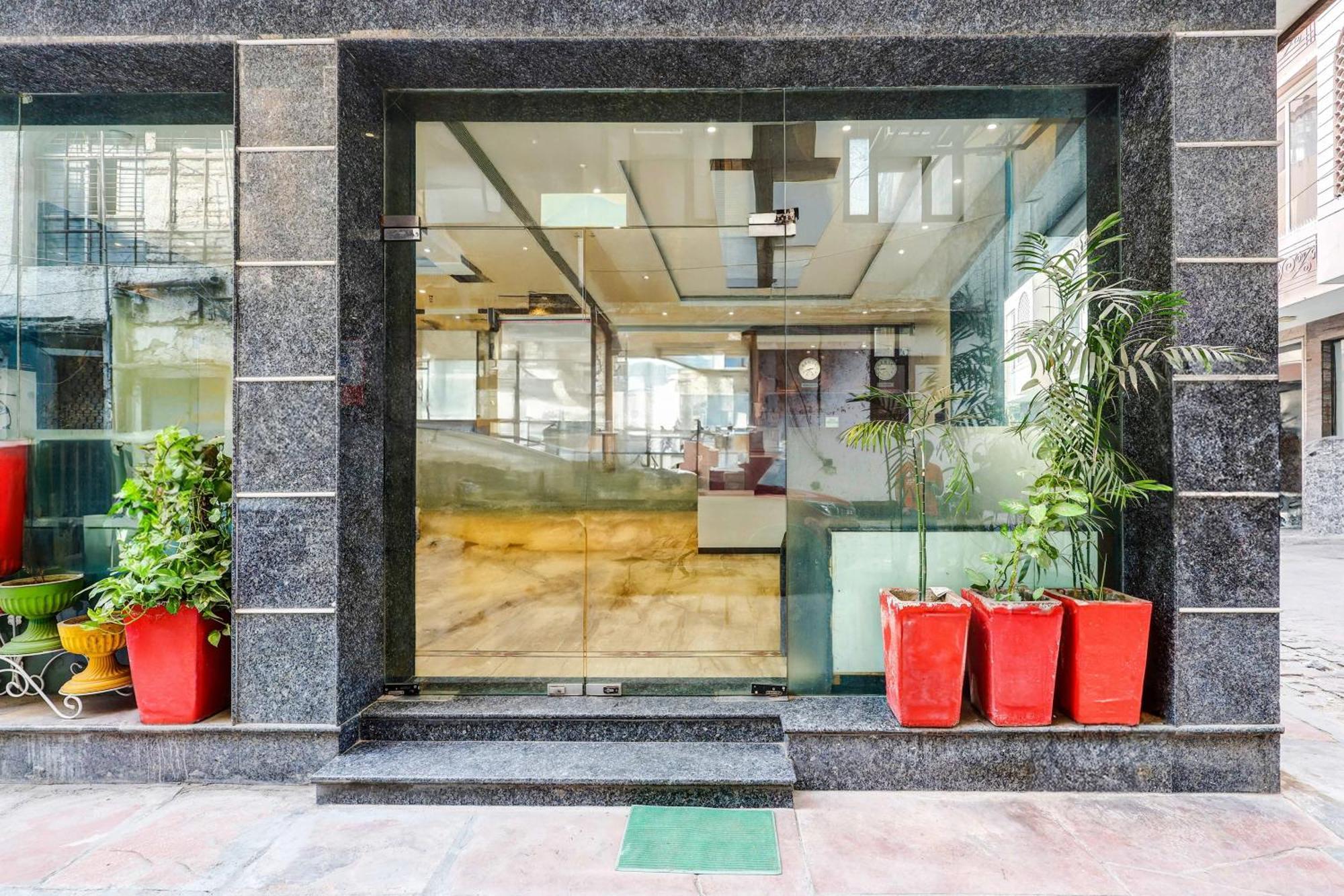 Super Townhouse Arakashan Road Paharganj Formerly Mohan International New Delhi Eksteriør bilde